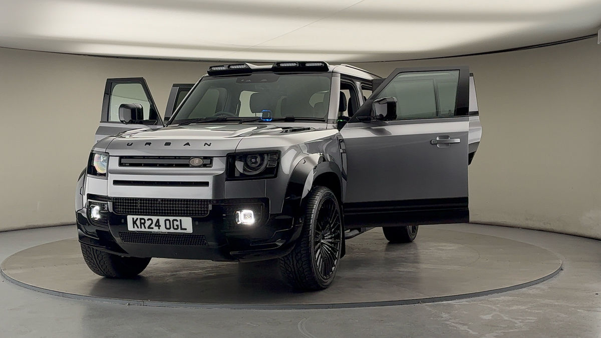 More views of Land Rover Defender 110