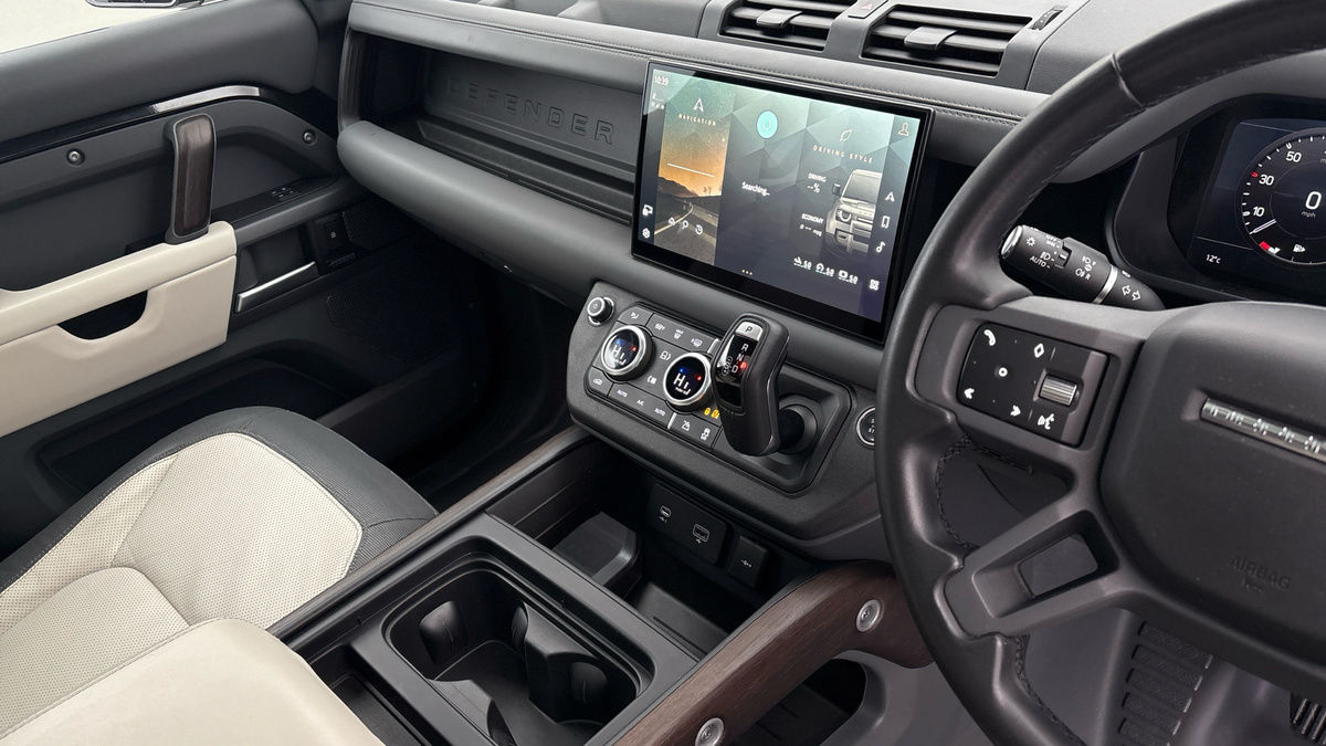 Land Rover Defender 110 Urban Image 18