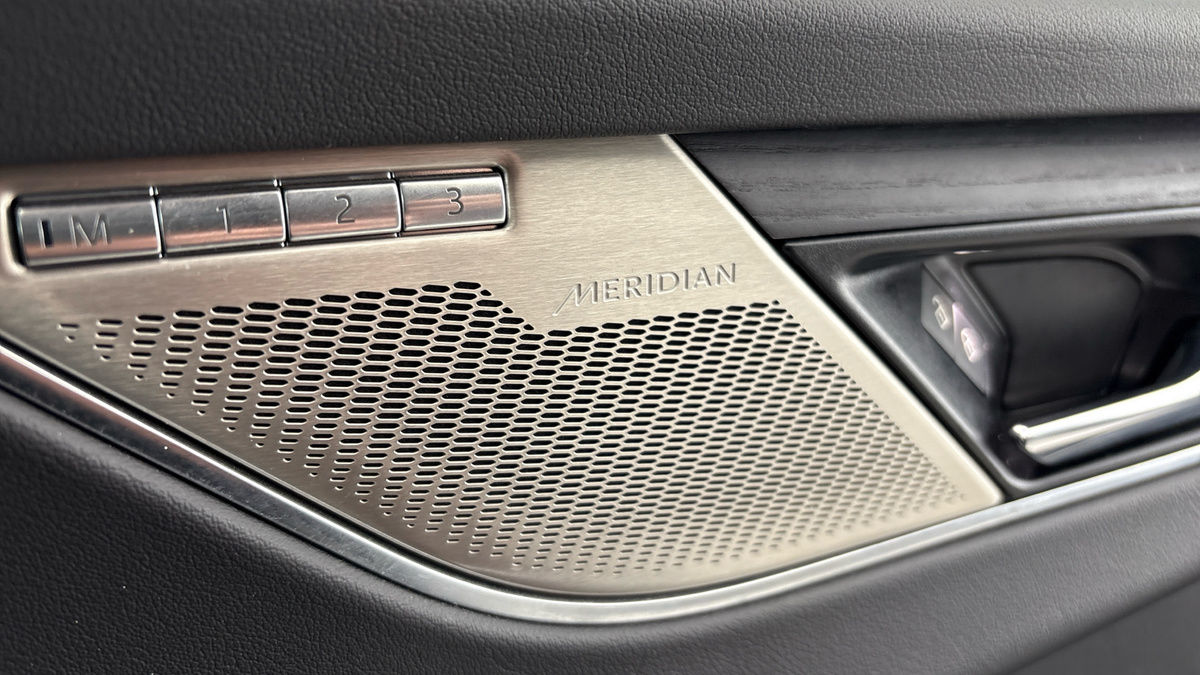 Jaguar F-PACE Image 25