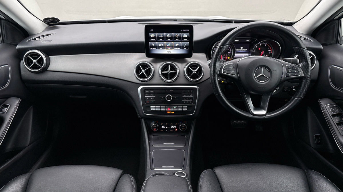 Mercedes-Benz GLA Image 12