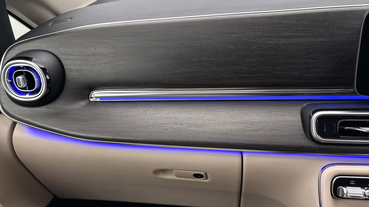 Mercedes-Benz V Class Image 25