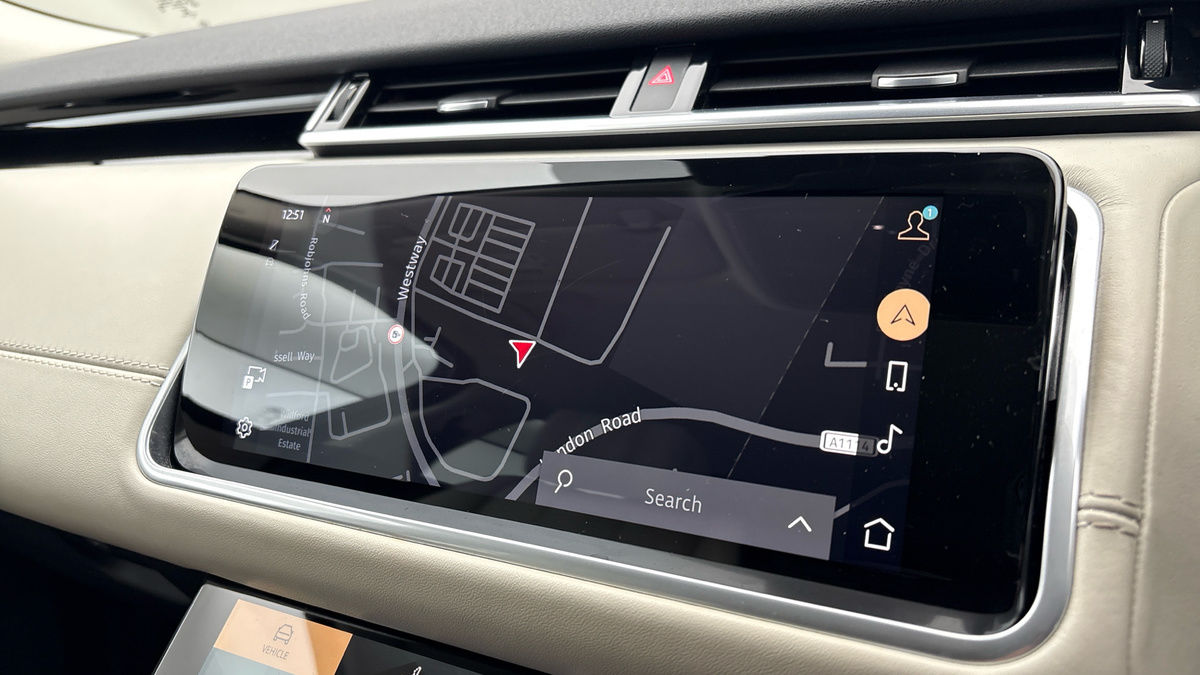 Land Rover Range Rover Velar Image 17