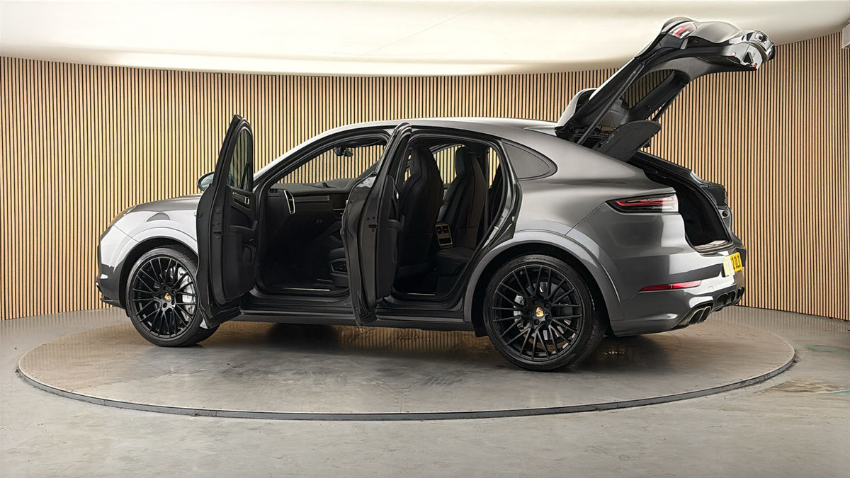 More views of Porsche Cayenne