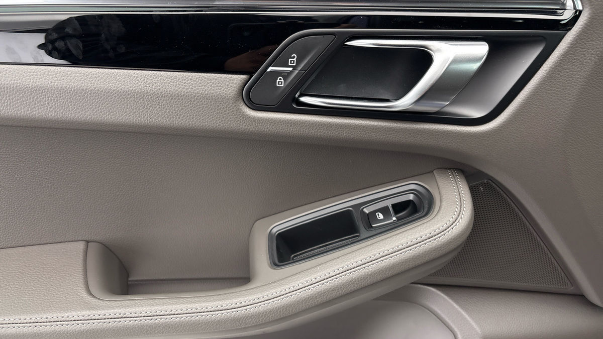 Porsche Macan Image 19