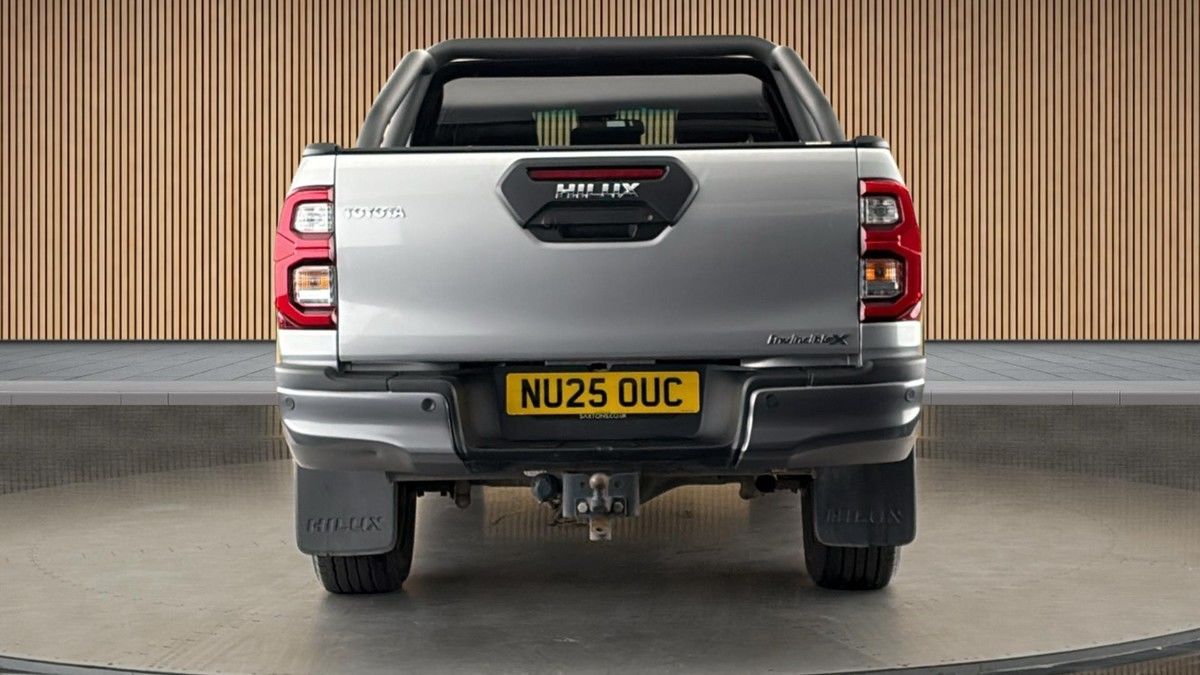 Toyota Hilux Image 4