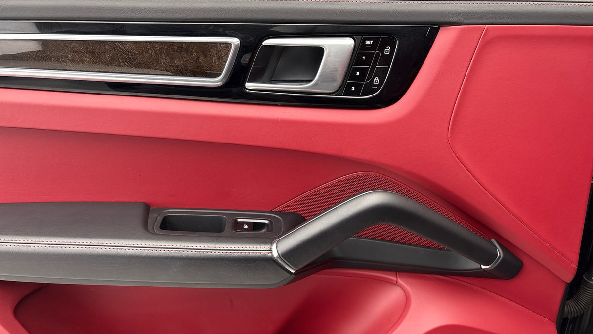 Porsche Cayenne Image 19