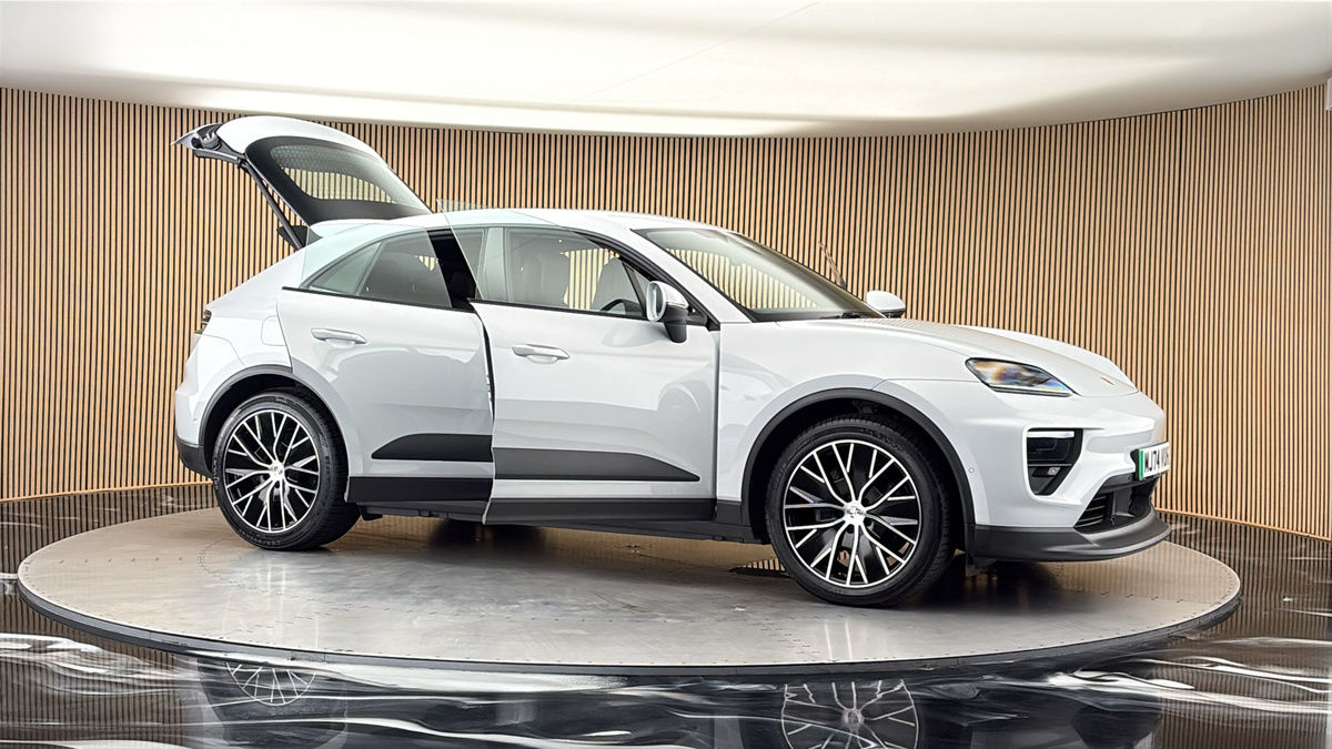 More views of Porsche Macan