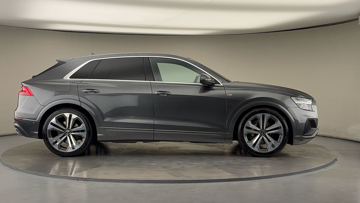 Audi Q8 Image 16