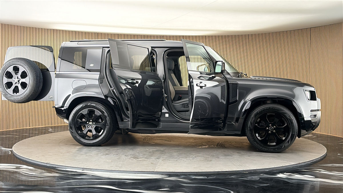 More views of Land Rover Defender 110