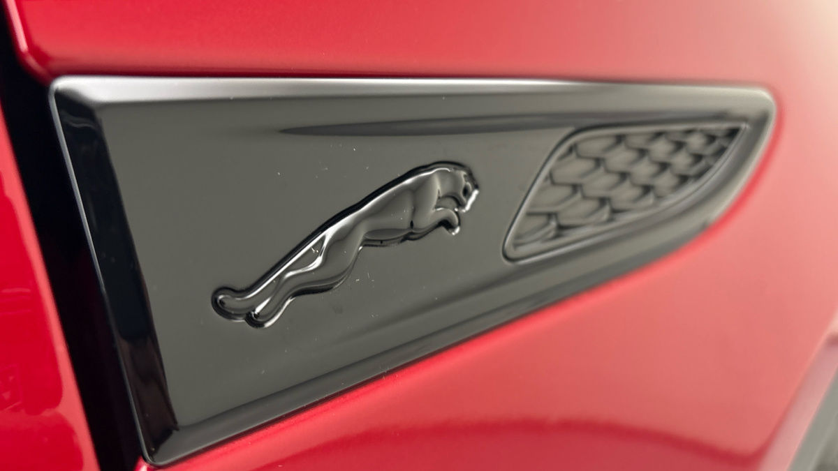 Jaguar E-PACE Image 25