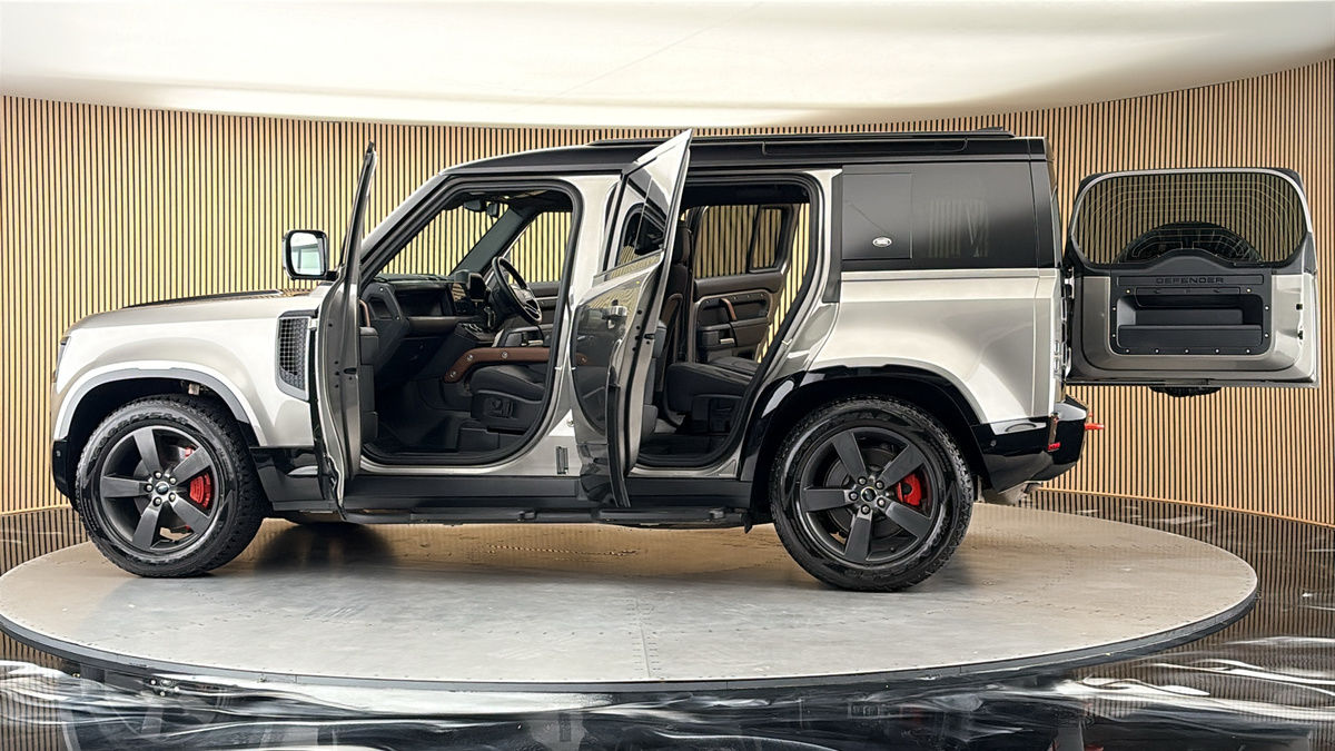 More views of Land Rover Defender 110