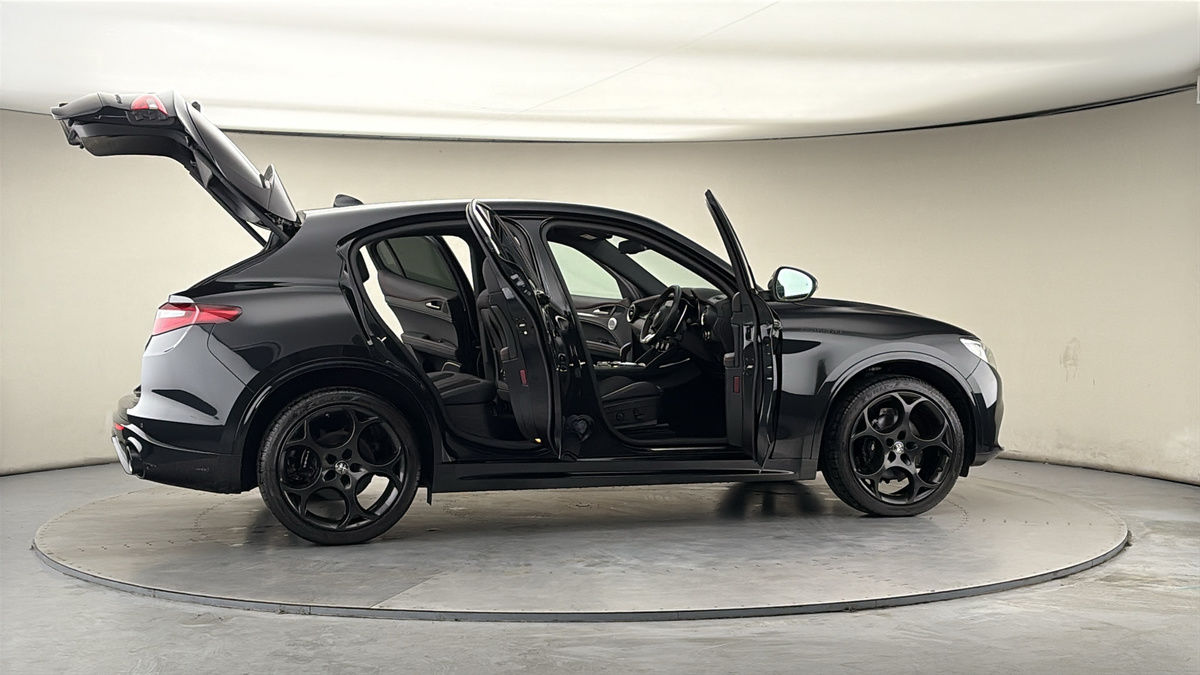 More views of Alfa Romeo Stelvio