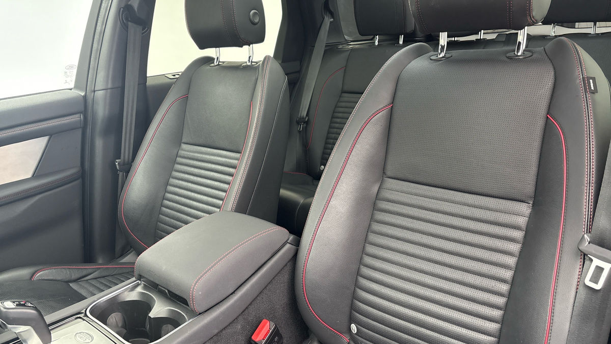 Land Rover Discovery Sport Image 7