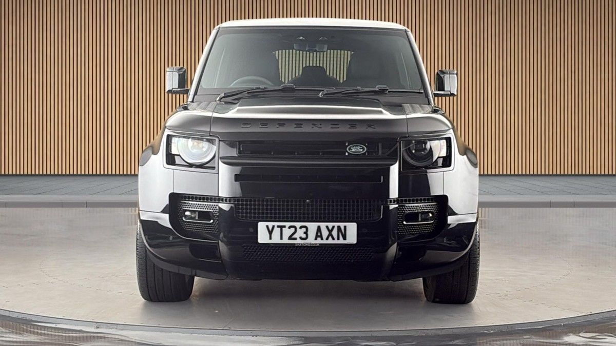 Land Rover Defender 110 Image 3