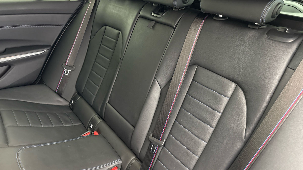 BMW 3 Series Image 8