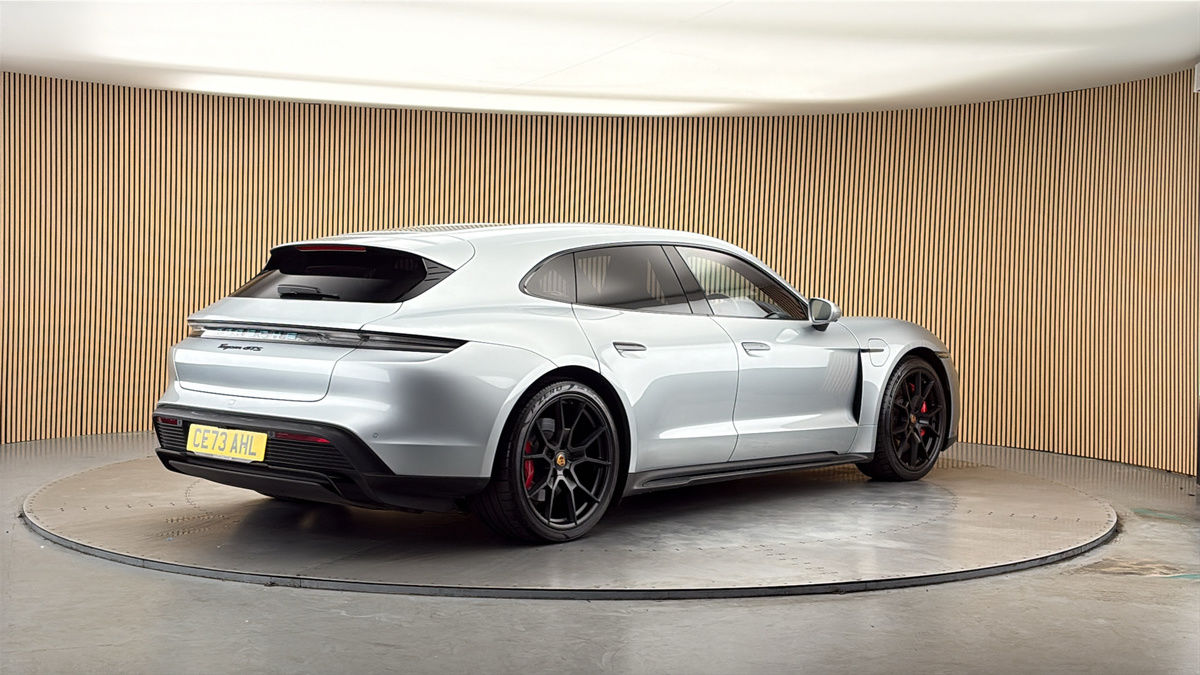 Porsche Taycan Image 21