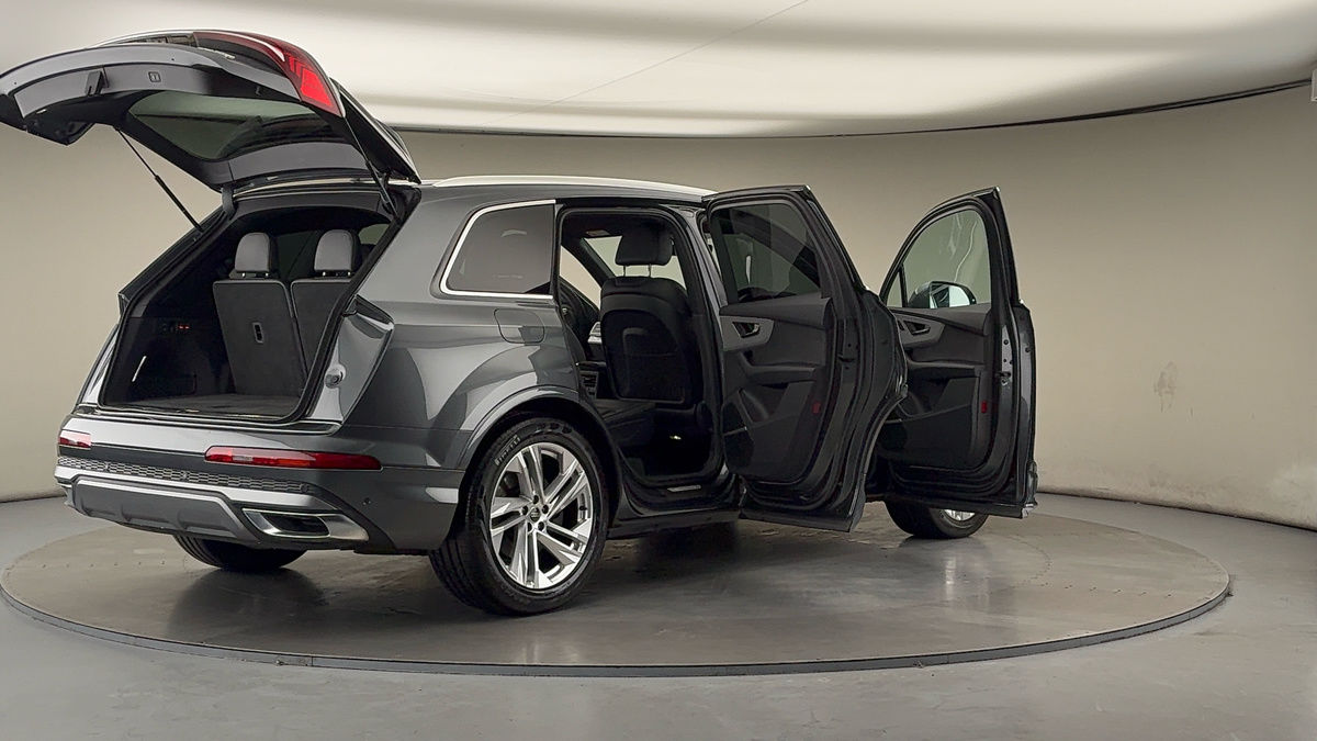 More views of Audi Q7