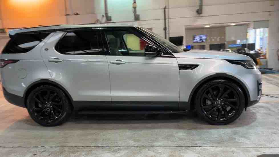 More views of Land Rover Discovery