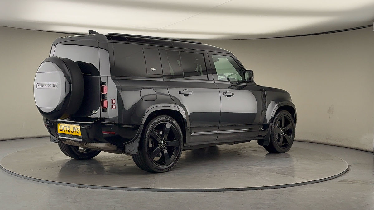 Land Rover Defender 110 Image 21