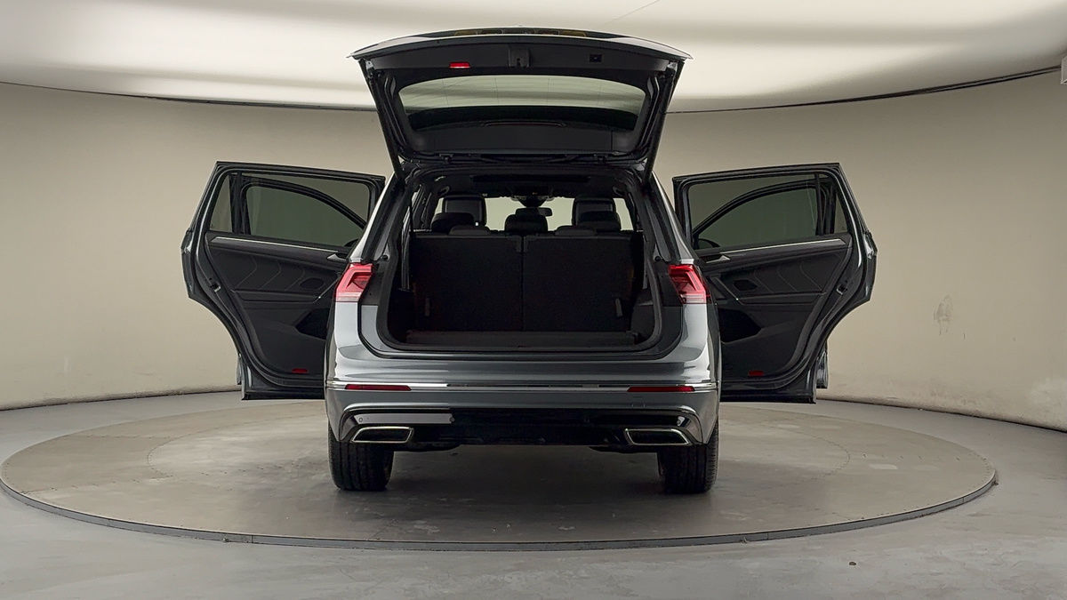 More views of Volkswagen Tiguan Allspace