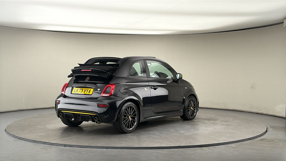 Abarth 695C Image 21