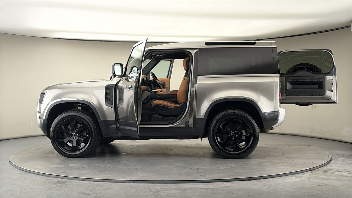 More views of Land Rover Defender 90