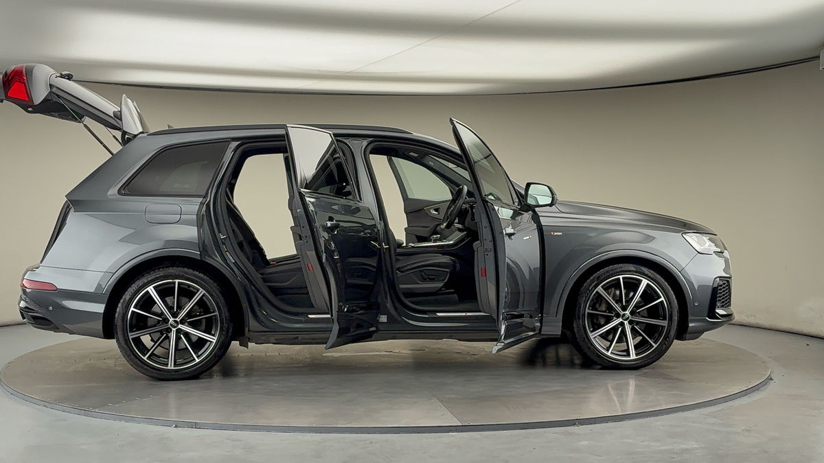 More views of Audi Q7