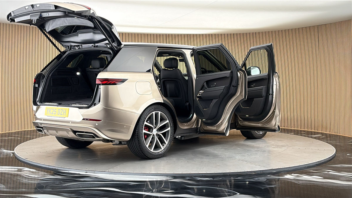 More views of Land Rover Range Rover Sport