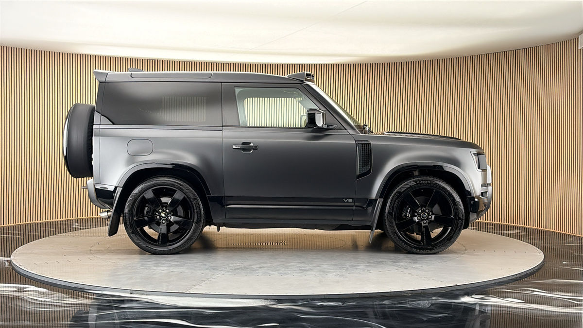 Land Rover Defender 90 Image 16