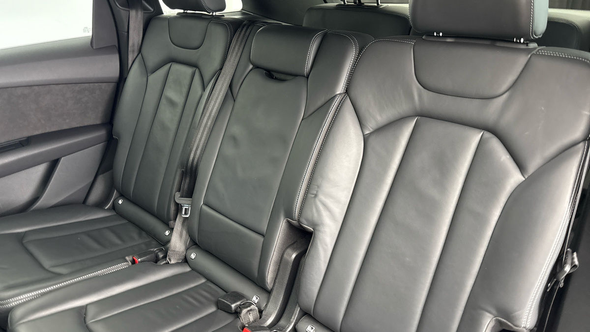 Audi Q7 Image 8