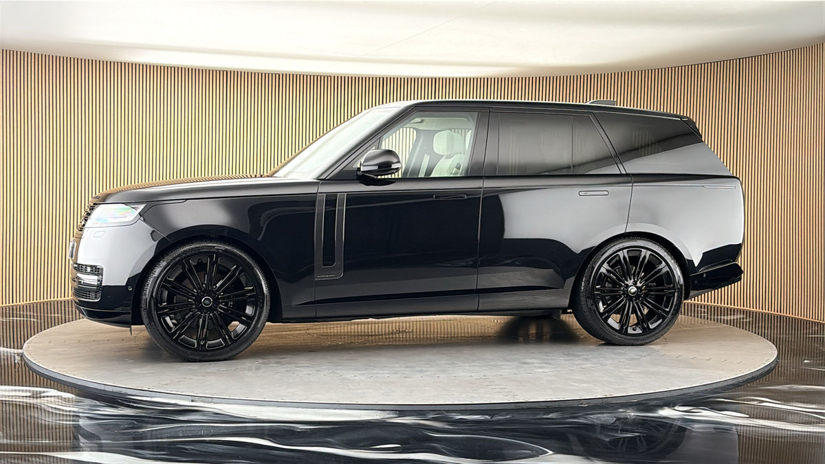 More views of Land Rover Range Rover