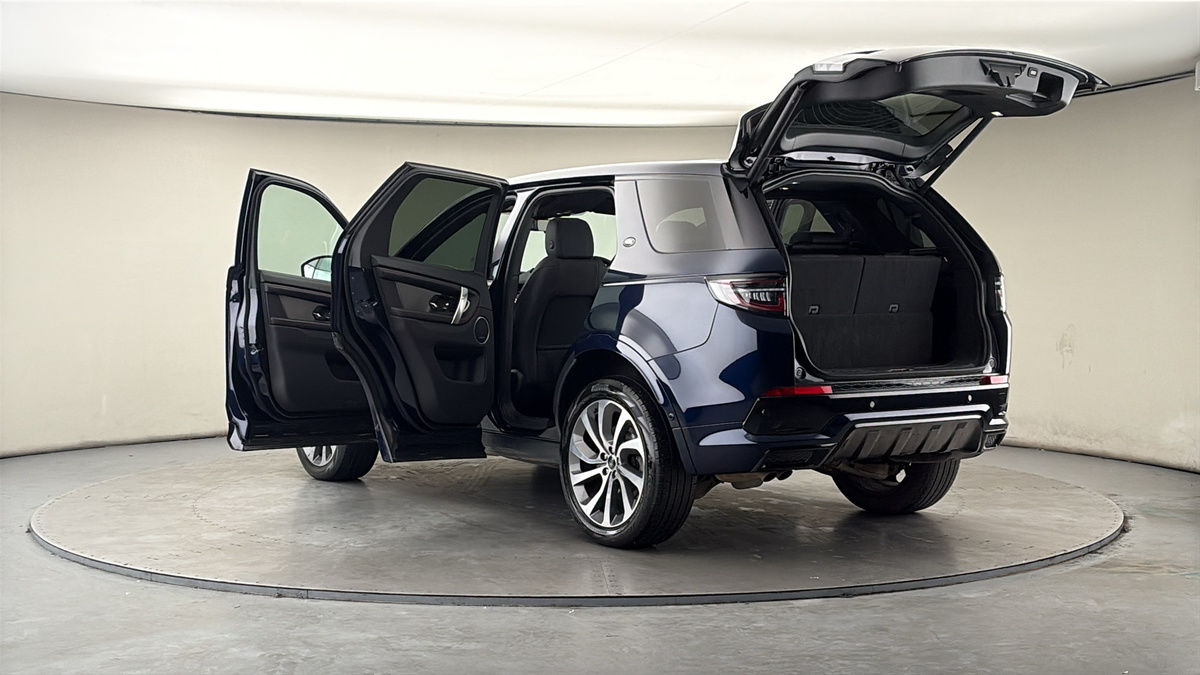 Land Rover Discovery Sport Image 23