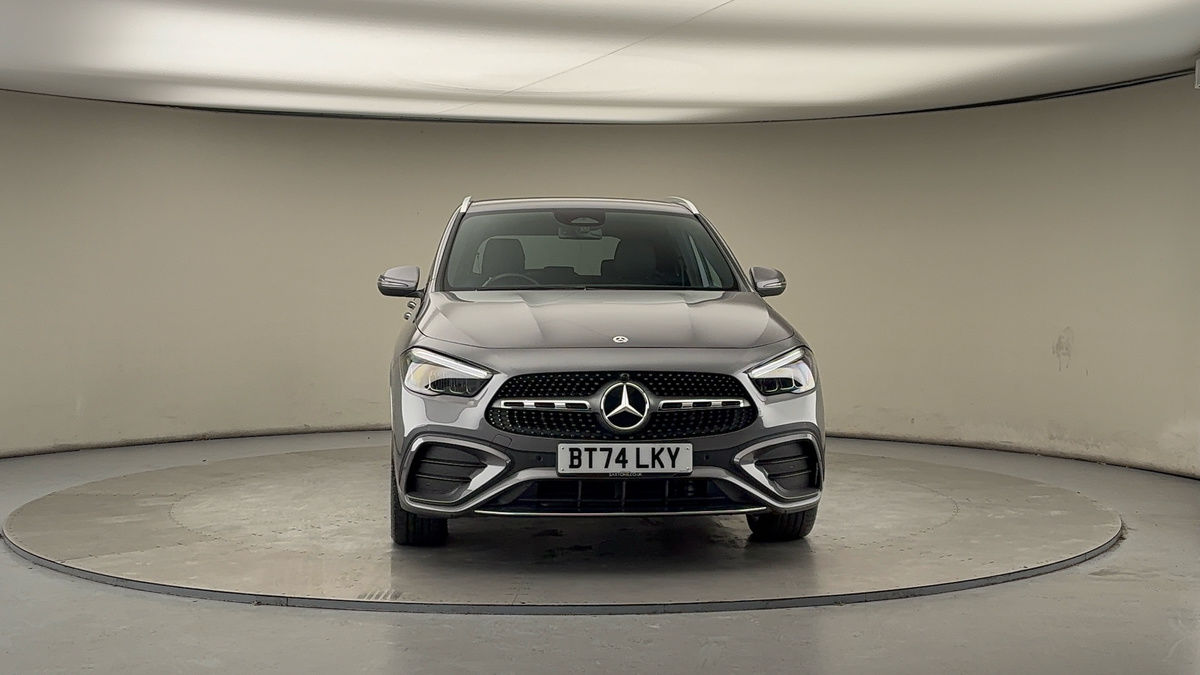 More views of Mercedes-Benz GLA