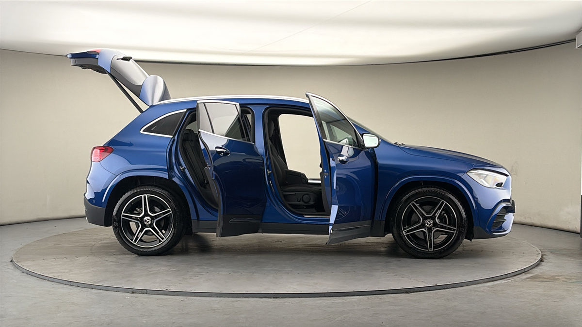 More views of Mercedes-Benz GLA