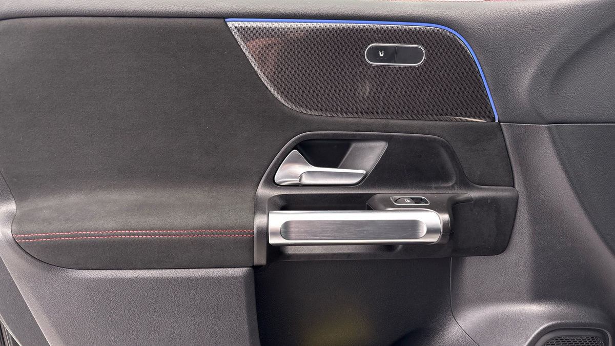 Mercedes-Benz GLB Image 19