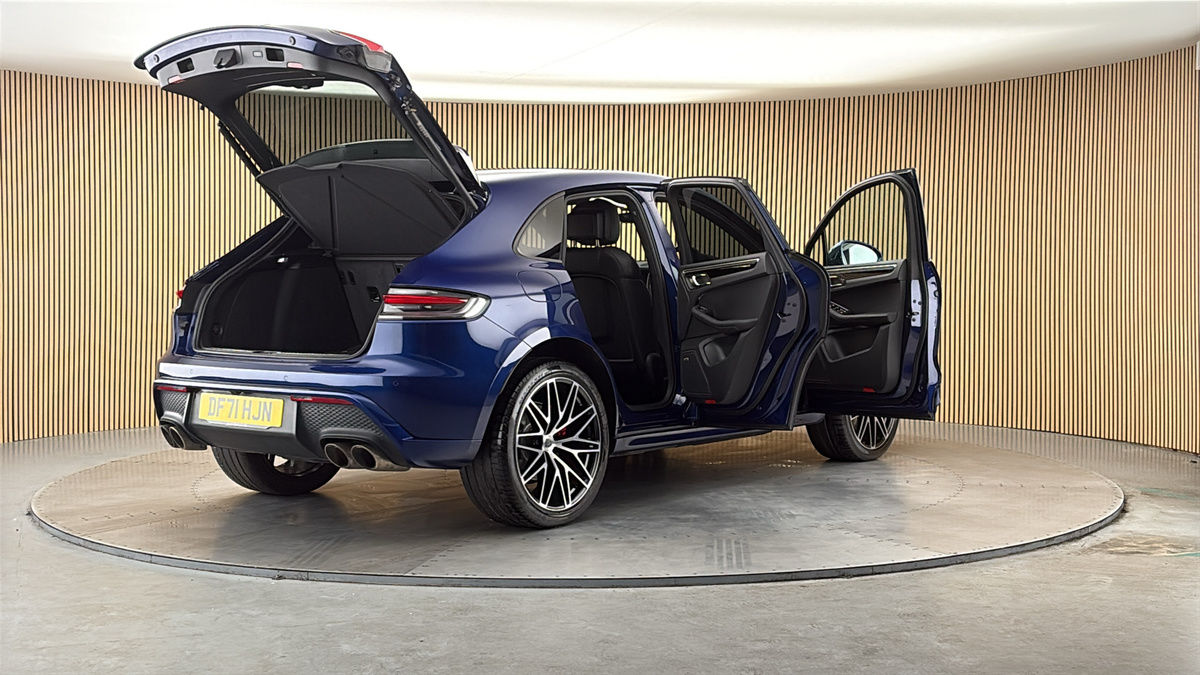 More views of Porsche Macan
