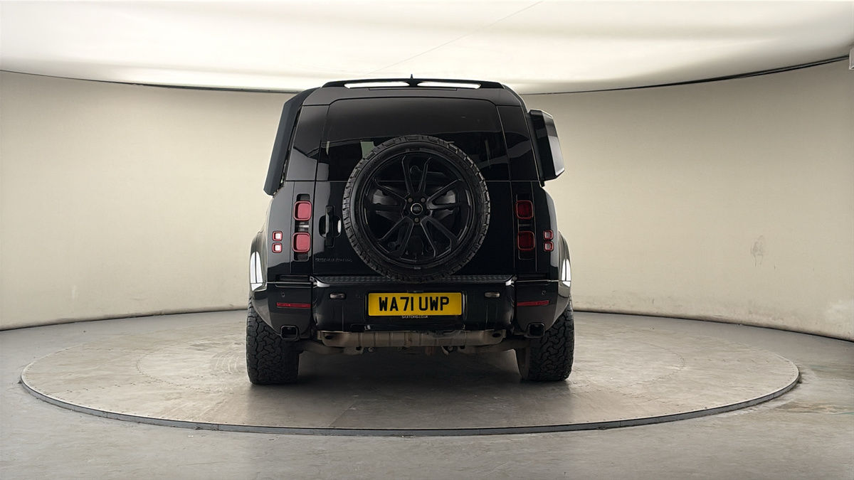 Land Rover Defender 110 Image 4