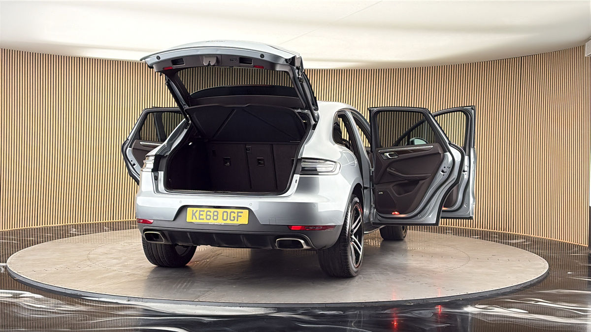 More views of Porsche Macan