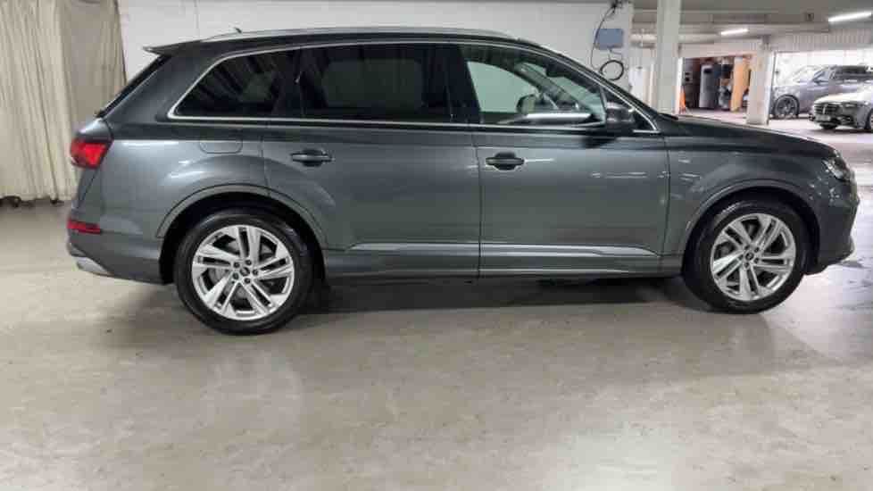 More views of Audi Q7