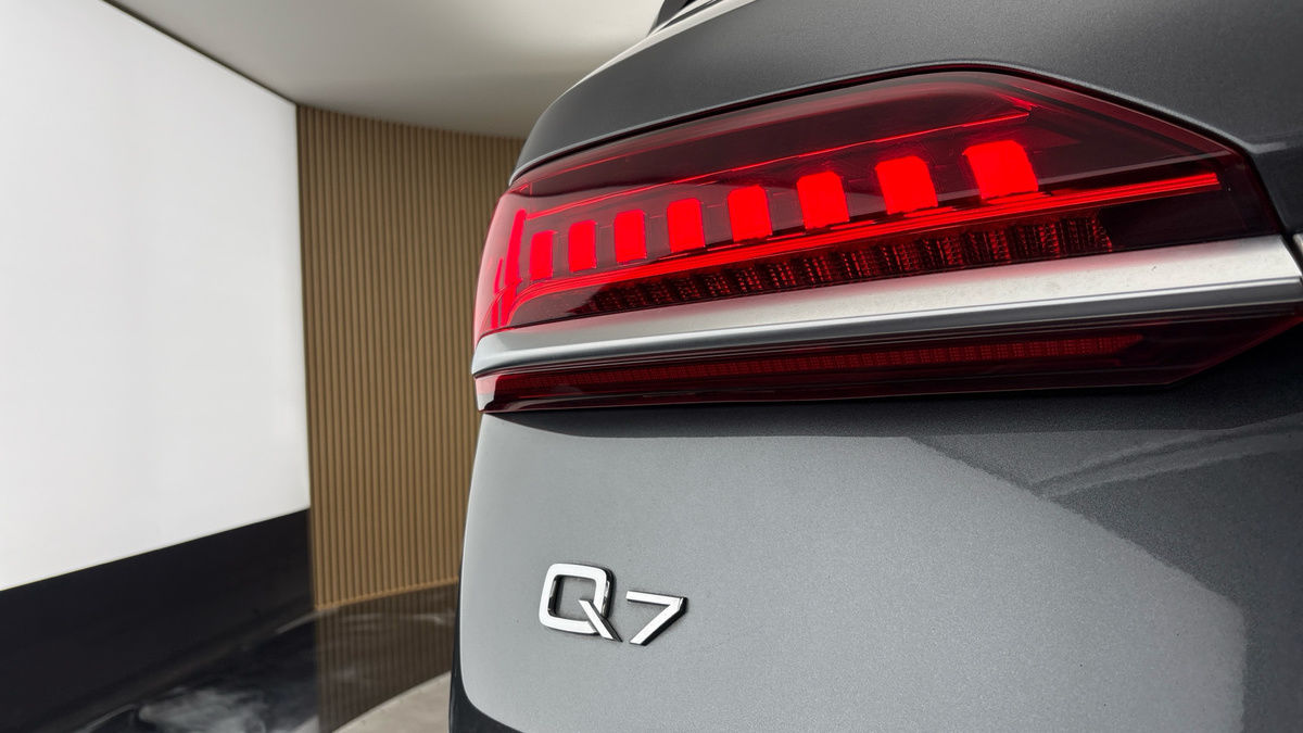 Audi Q7 Image 32