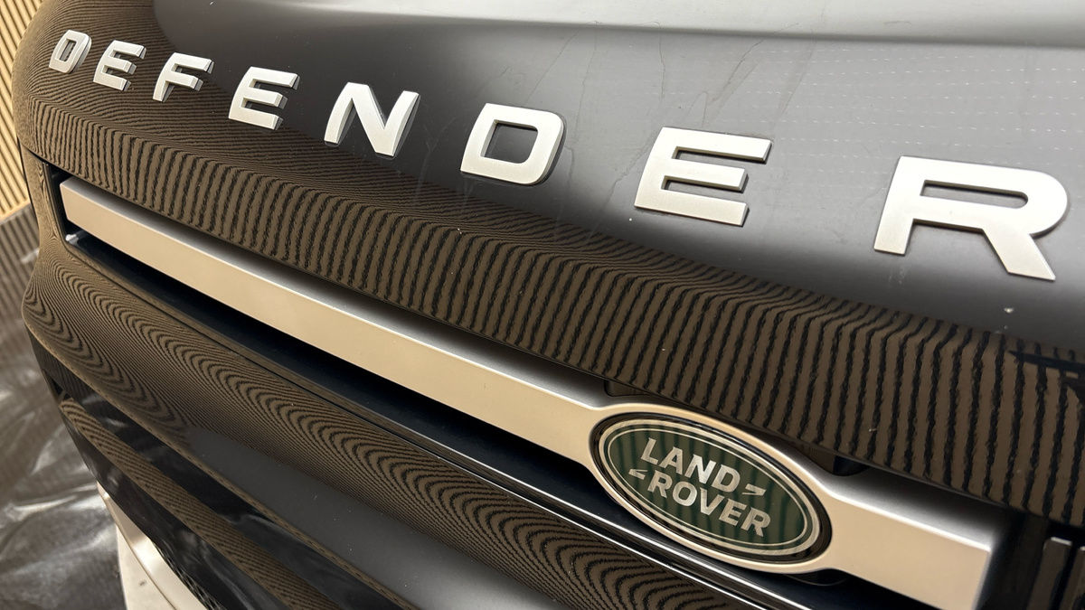 Land Rover Defender 110 Image 24