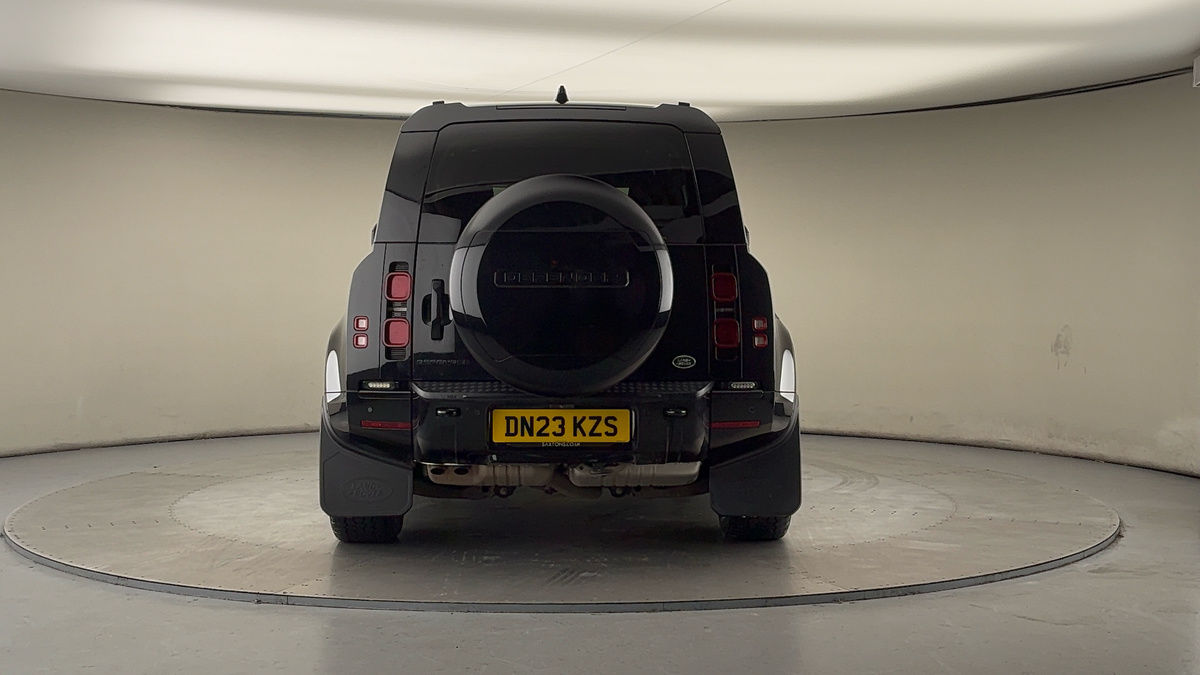 Land Rover Defender 110 Image 4