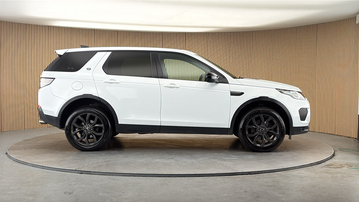 Land Rover Discovery Sport Image 16
