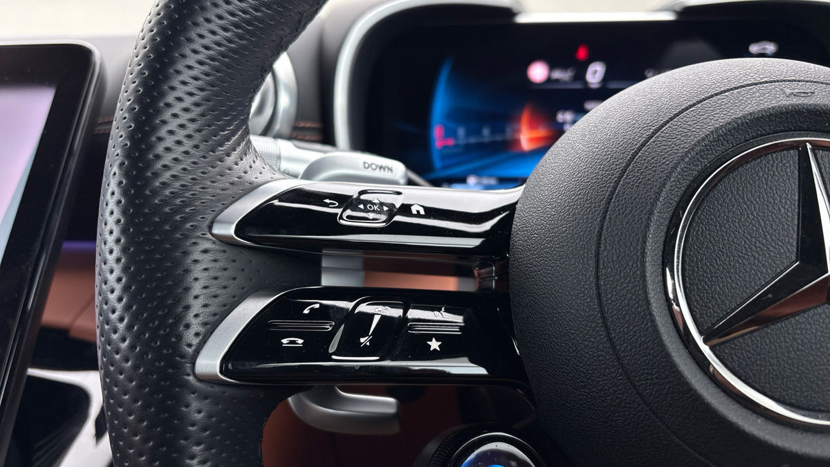 Mercedes-Benz SL Image 13