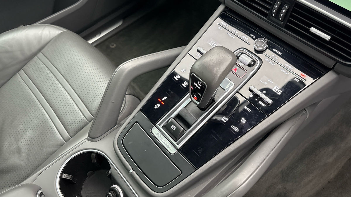 Porsche Cayenne Image 26