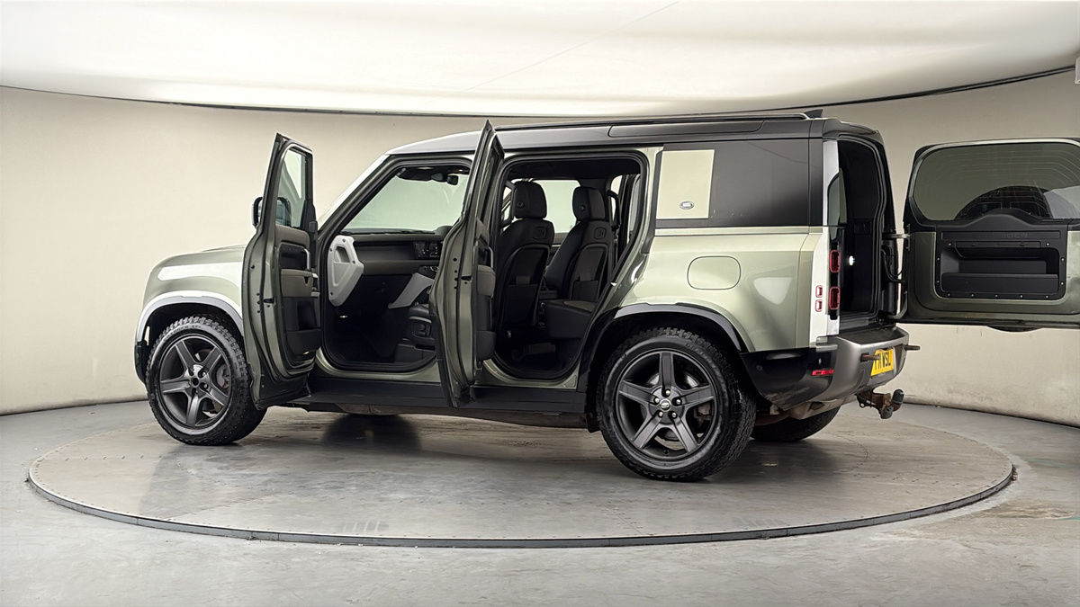 More views of Land Rover Defender 110