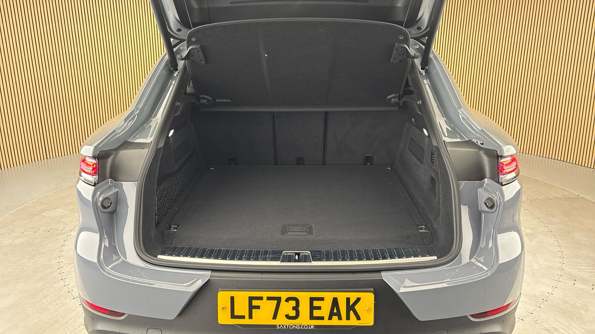 Porsche Cayenne Image 11