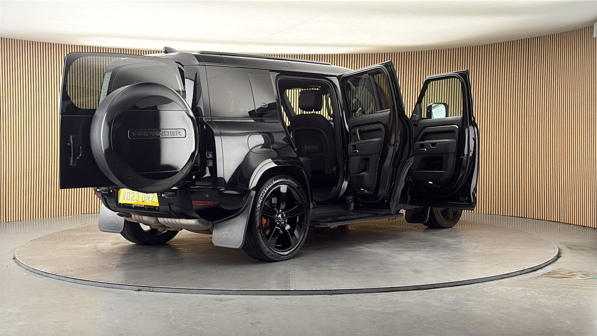 More views of Land Rover Defender 110