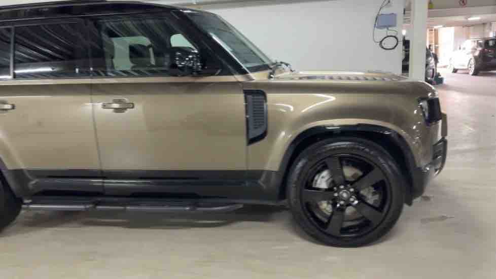 More views of Land Rover Defender 110