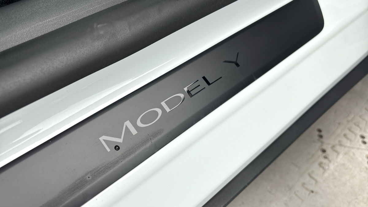 Tesla Model Y Image 25